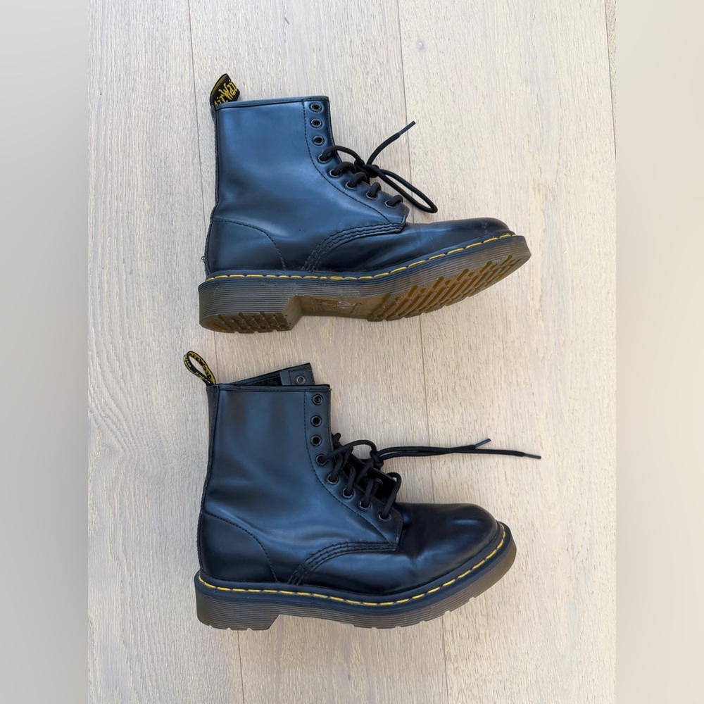 DR. MARTENS 1460 Womens Boots- size 7 - Picture 3 of 9